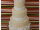 Wedding cake, ivoire et blanc