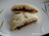 Bao ou brioche vapeur aux oignons rouges confits et parmesan