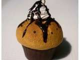 Cupcake chantilly et coulis de chocolat (fimo)