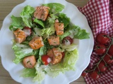 Salade verte au dés de saumon rôtis