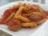 Penne sauce crémeuse aux tomates et aux saucisses italiennes