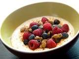 Porridge crémeux au son d'avoine et mulberries