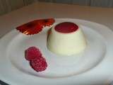 Panna Cotta à la vanille et coulis de framboises