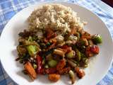 Légumes et riz complet à l'honneur cuisson au wok