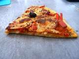 Pizza oignons poivrons chorizo mozza emmental, un délice cette recette