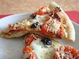 Pizza tomate chorizo mozza au boursin noix et figues