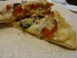 Première pizza sur pierre, chorizo, tomate fraîche mozza