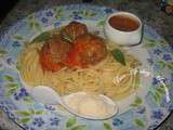 Boulettes de boeuf au coulis de tomates maison sur nid de spaghettis