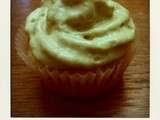 Cupcakes saumon fumé et chèvre frais, chantilly à l'avocat