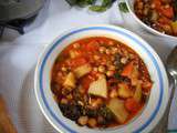Soupe épicée aux légumes d’hiver et à la tomate
