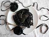 Linguine à l’encre de seiche, Saint-Jacques à la crème de sésame noir