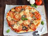Pizza tomates, champignons de paris et chèvre