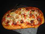 Pizza basque (à la sauce sakari, chorizo et Ossau-Iraty)