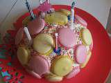 Gâteau rose et jaune aux macarons pour les 9 ans de mes loulous