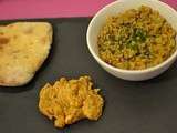 Lentilles rouges et poulet à l'indienne accompagnés de cheese naan