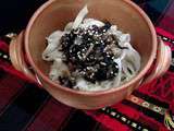Nouilles chinoises aux champignons noirs et sauce piquante