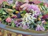 Salade de Feuilles et Fleurs Sauvages