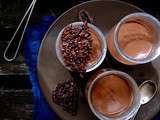 Crème onctueuse au chocolat noir et tuiles au cacao