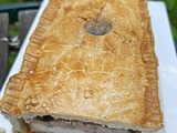 Picnic pork pie (pâté en croûte au porc, poulet et abricots)