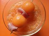 Soupe froide au melon basilic et sa brochette au jambon de Parme