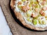 Pizza blanche aux poireaux et saumon fumé ~ pâte maison à la farine d'épeautre