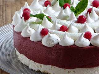 Vacherin glacé aux fruits rouges