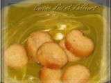 Velouté de petits pois à la crème et ses croutons à l'ail
