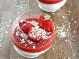 Panna cotta au chocolat blanc, fraises & tomates cerises