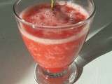 Smoothie aux fraises, citron vert et menthe