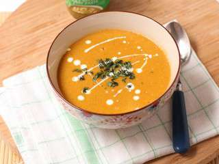 Velouté de potiron et lentilles corail au curry
