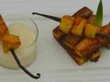 Mouillettes de brioche perdue, brochette d’ananas et crème au rhum