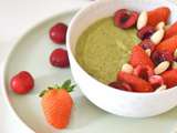 Green Chia Smoothie Bowl – kiwi, épinard, fruits rouges {Bataille Food #57}