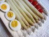 Asperges, œufs durs et tomates cerise