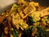 Poêlée de champignons, brocolis et poulet au curry