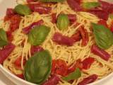 Spaghettis aux tomates séchées, bresaola et basilic