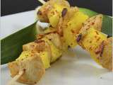 Brochettes de poulet au saté et ananas