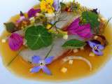 Daurade, fleurs et bouillon de réglisse