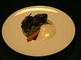 Pigeon rôti, fricassée de fèves et émulsion de lard