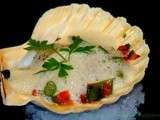Saint-Jacques cuisinée dans sa coquille, petits légumes croquants et son beurre citronné... Tel maître, tel plat