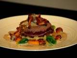 Tournedos de boeuf sur une gaufre de pommes de terre, purée de potimarron à l'huile de noisettes, girolles poêlées et sauce émulsionnée de cèpes... Un plat d'été indien