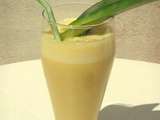 Smoothie glacé ananas thé vert vanille