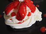 Pavlovas aux fraises (meringue, chantilly)