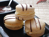 Macarons au Chocolat blanc, décorés de chocolat noir