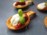 Petites Cuillères à Croquer à la mousse de Parmesan, Basilic et Tomate séchée