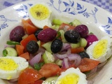 Salade arabe de djef aux concombres- tomate- oignon et piment fort aux œufs durs et olives