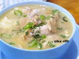 Soupe vietnamienne au poulet champignons riz et œufs au vinaigre blanc