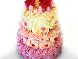 Gâteau à étages “Roses Vanille” (vanilla cake) de Mich Turner