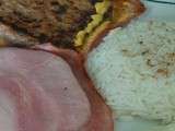 Steak haché au fromage et jambon
