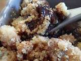 Crumble à l'amande, bananes et poires sauce chocolat