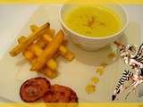 Assiette monochrome : le jaune avec la Soupe de navet boule d'or frites de polenta et chips chorizo